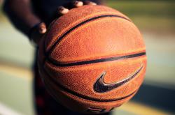 开云体育官网-澳网的硬地，温网的草地，谁才是西西帕斯真正的导师？