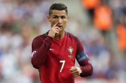 开云官方app入口-绿茵鏖战与方寸之巅