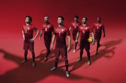 开云体育-绿茵场与乒乓桌的同一份主宰