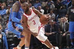 开云体育中国-雷霆完胜雄鹿，萨姆·米切尔关键制胜的简单介绍