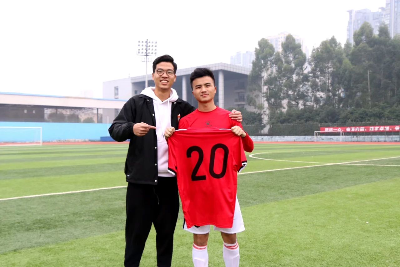 出色球员谱写传奇，灌篮得分领先