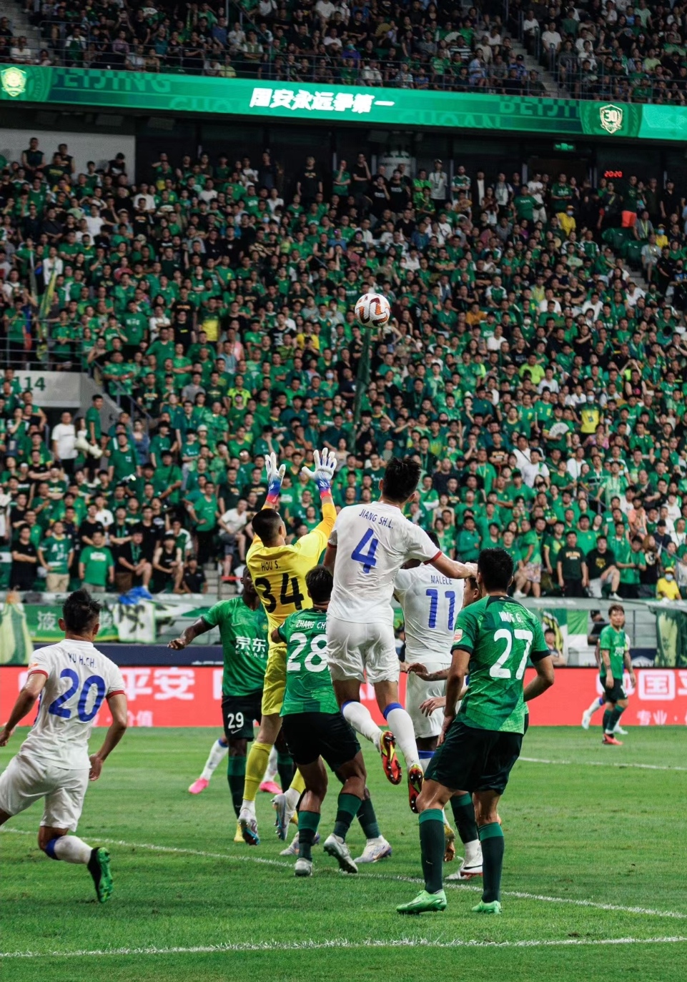 球员展现超强攻击力，帮球队主场赢得胜利