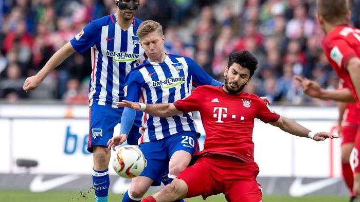 柏林赫塔冲刺胜利，球迷热情支持