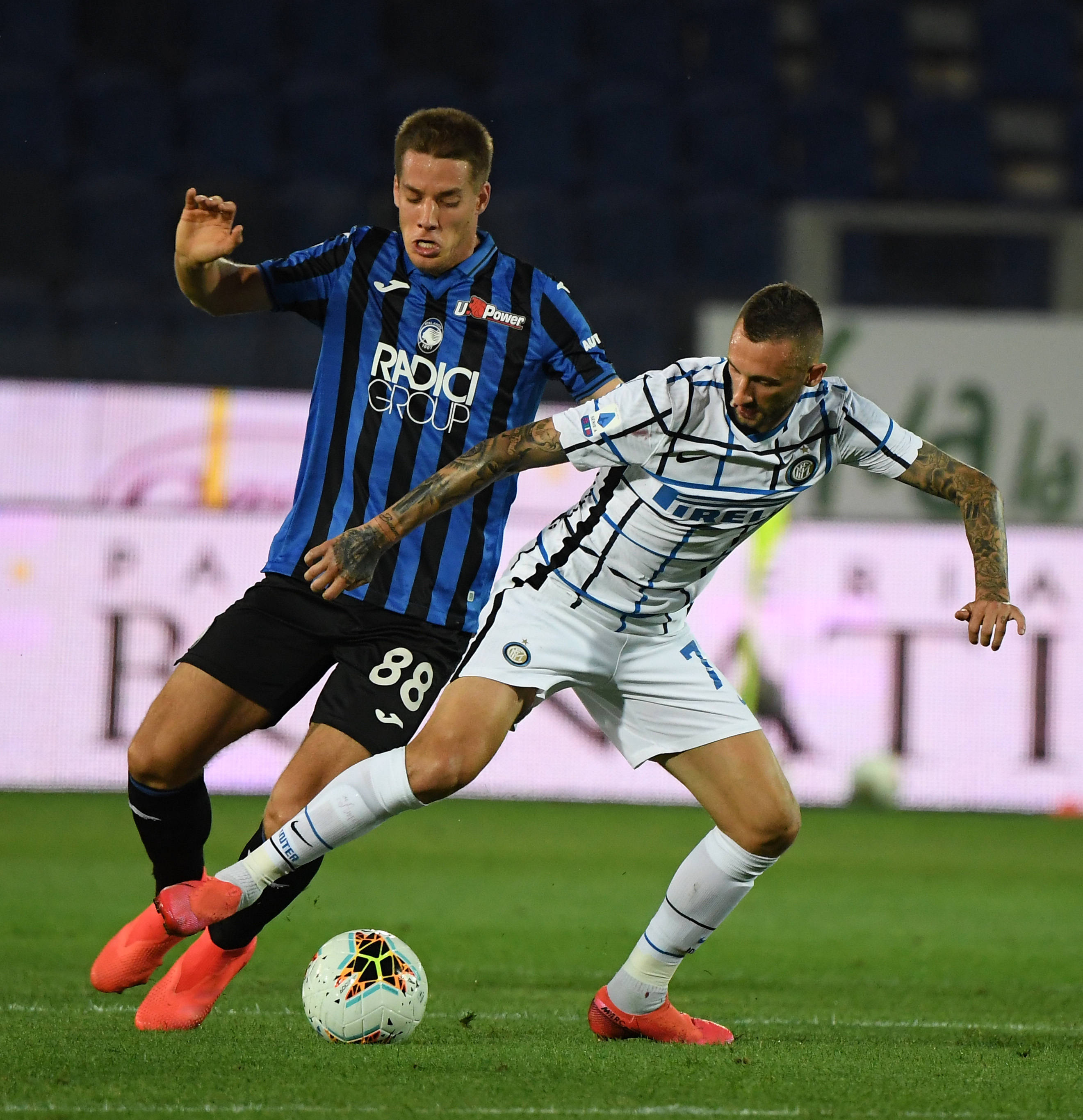 AC米兰在客场不敌亚特兰大,遭遇失利 AC米兰在客场不敌亚特兰大,遭遇失利