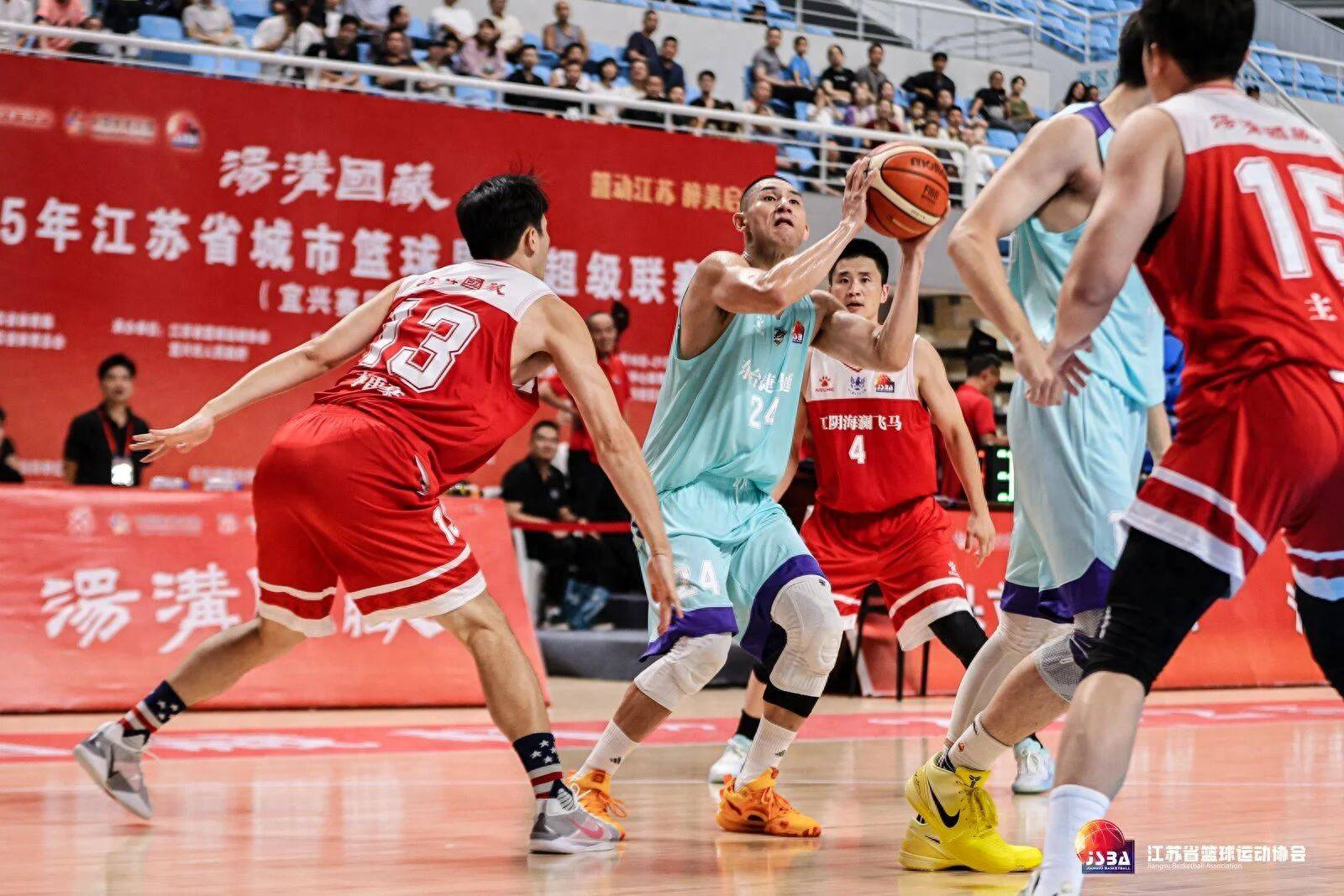 世界篮球巅峰对决,强手如云场面火爆 世界篮球巅峰对决,强手如云场面火爆