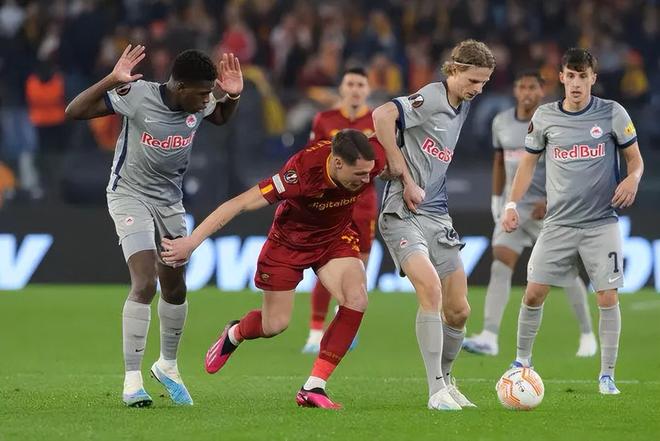 罗马客场逆袭击败对手继续保持领先