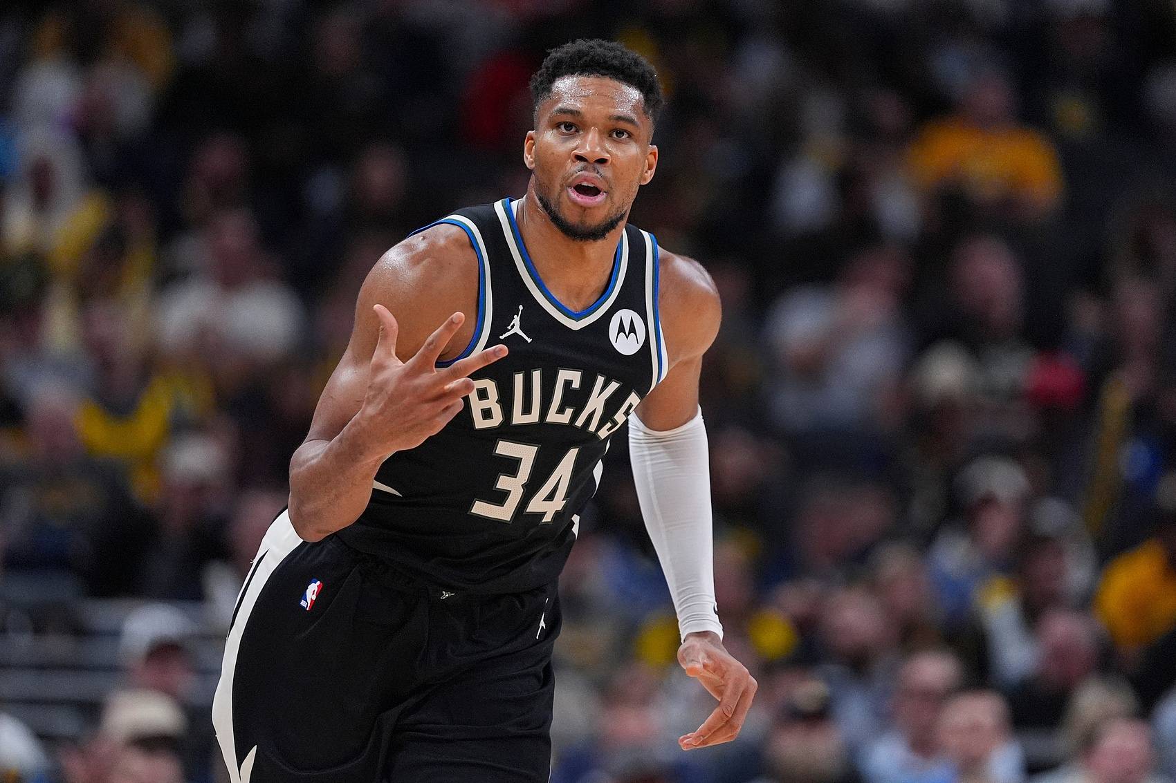 步行者横扫骑士,字母哥点燃赛场的简单介绍 步行者横扫骑士,字母哥点燃赛场的简单介绍