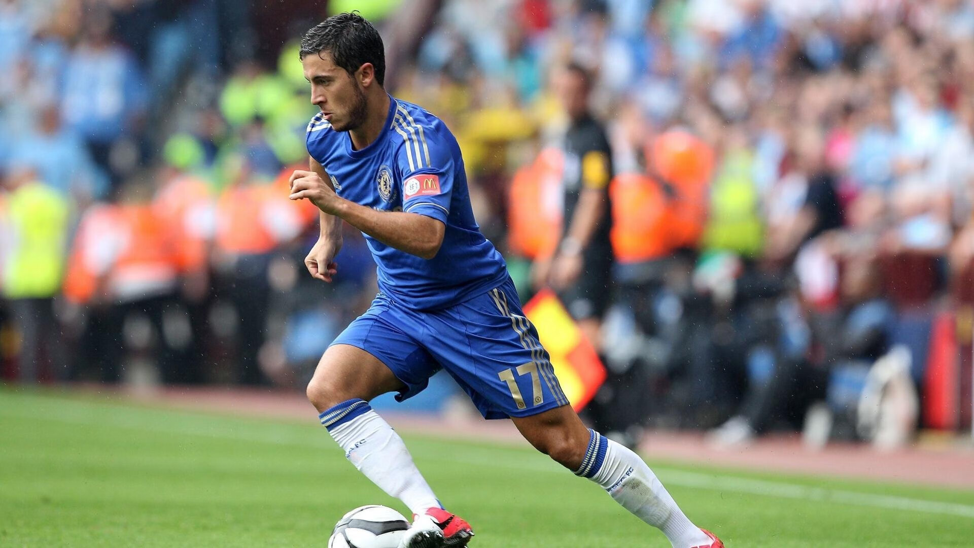 绿茵场上的第四节，当塔图姆坐在德甲争冠战看台