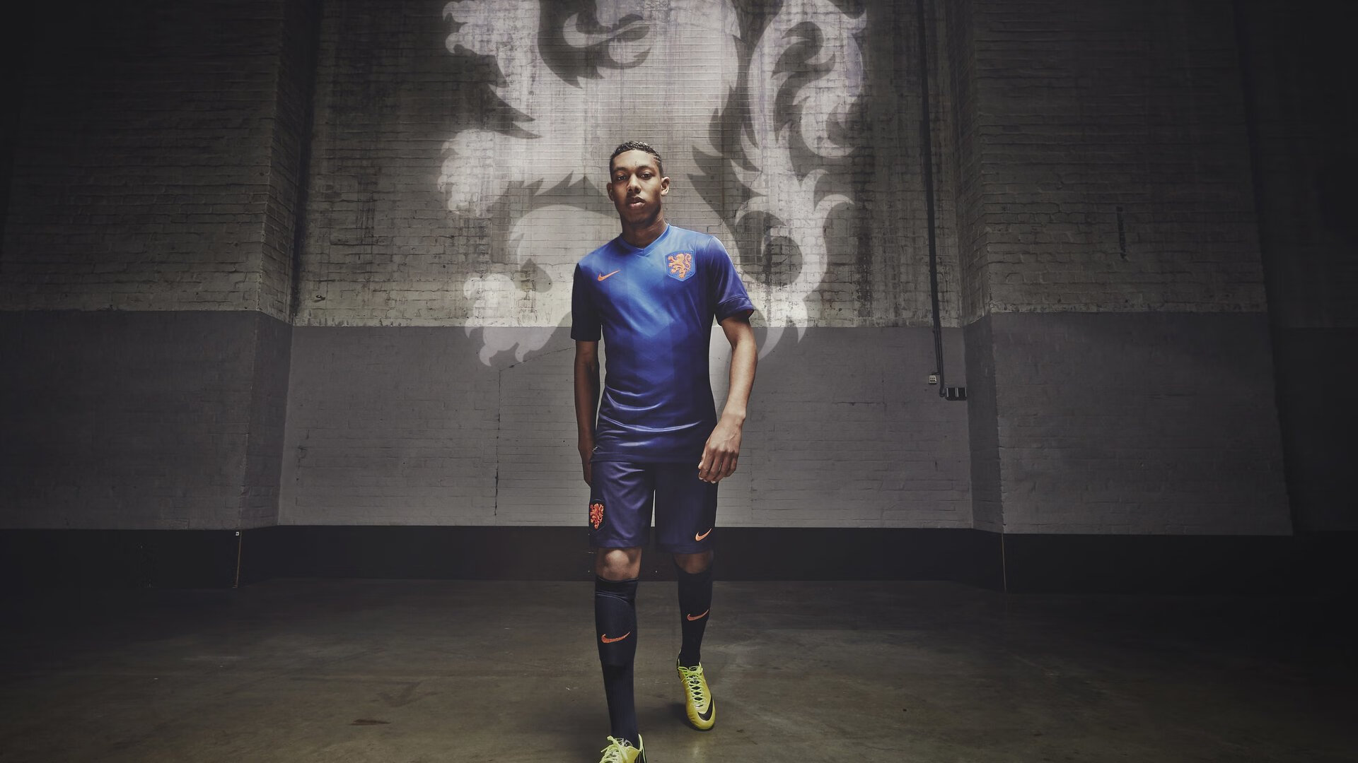 从空砍王到关键先生，布克在总决赛之夜书写属于自己的唯一性