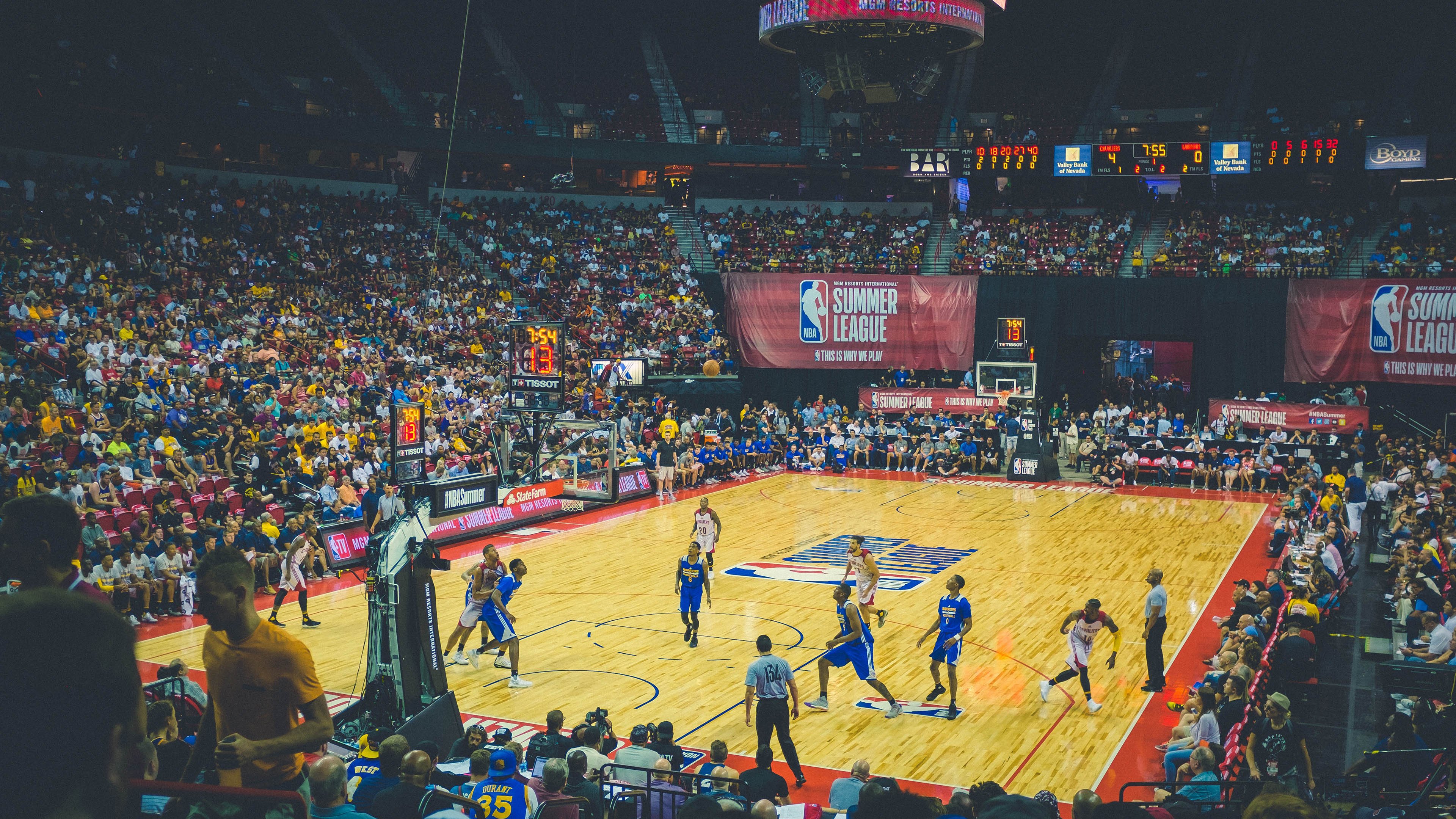 冷雨与烈火，逆袭者的狂欢与传奇的孤峰