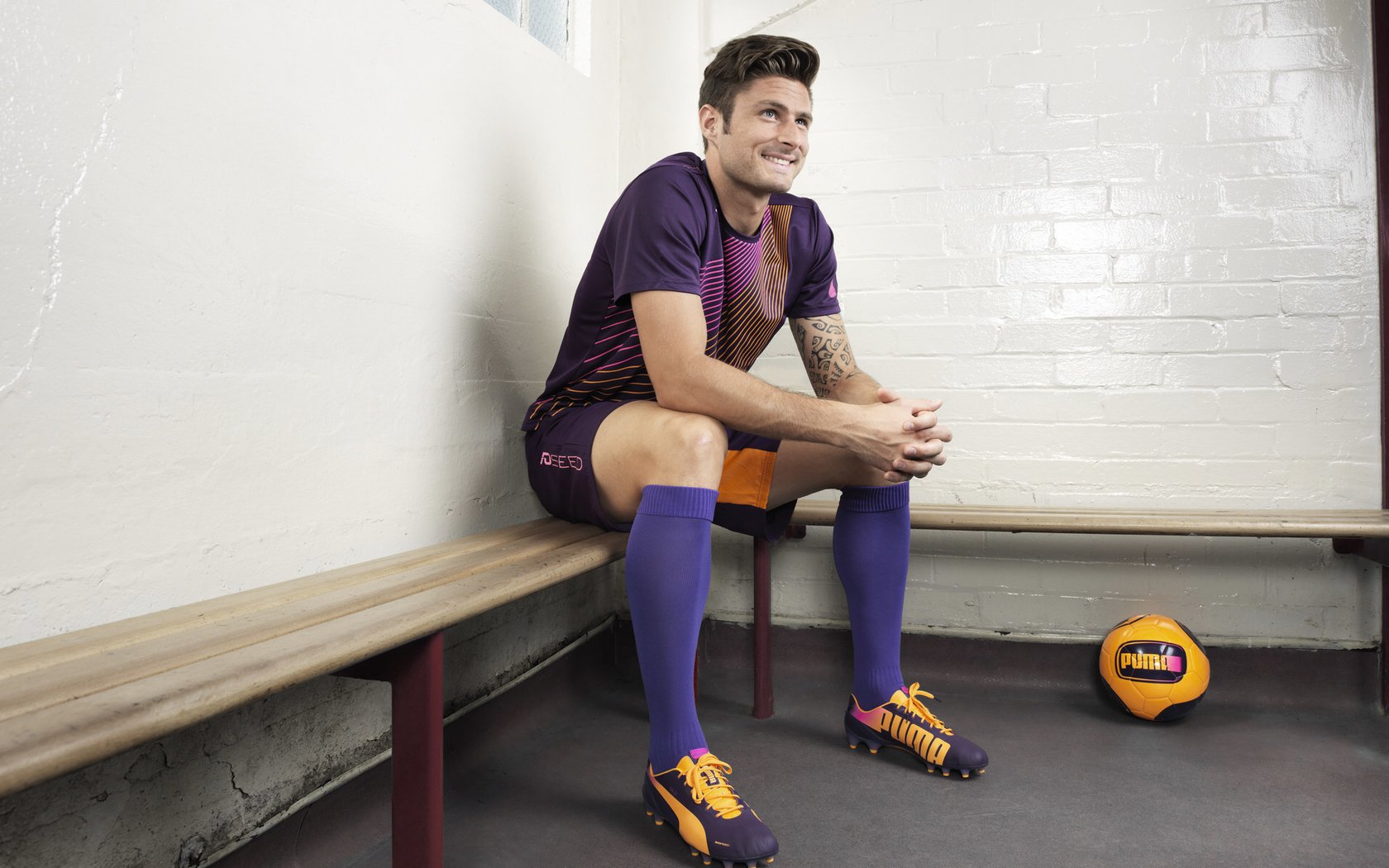 以下是为您构思的文章标题和正文，将从身份错位与竞技规则的角度，挖掘这场比赛的深层意义